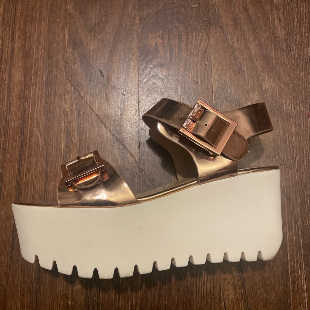 Metallic Platforms
